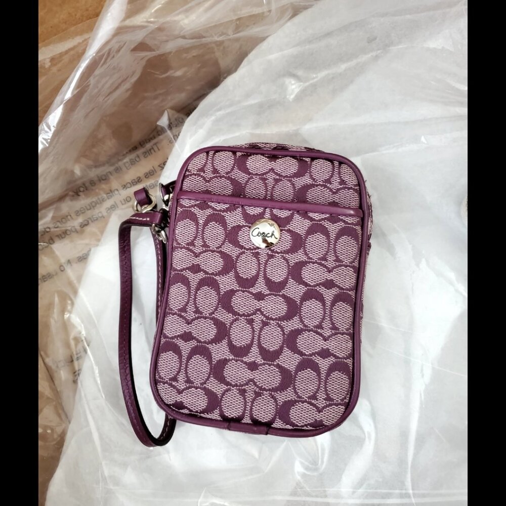 NWOT Coach Signature C Multi Pouch Wristlet